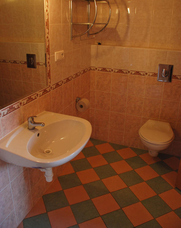 Hotel Marina Hermanuv Mestec Rum bild