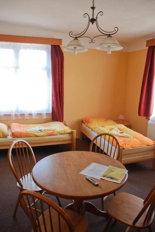 Hotel Marina Hermanuv Mestec Rum bild